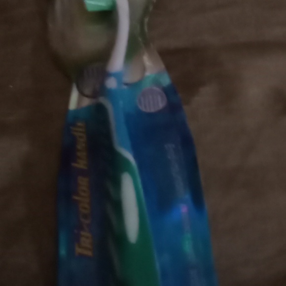 Tooth brush one - Picture 1 of 1